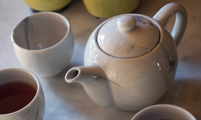 grey_teapot_with_sa_3.jpg